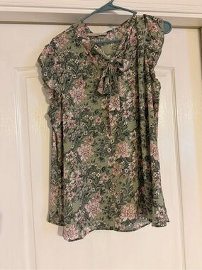 LOFT Sage Green Floral Tie-Neck Cap Sleeve Blouse